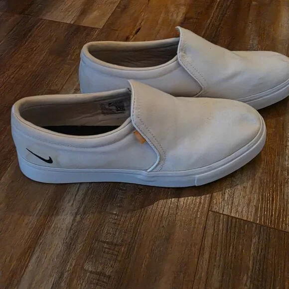 Shoes - Picture 5 of 9